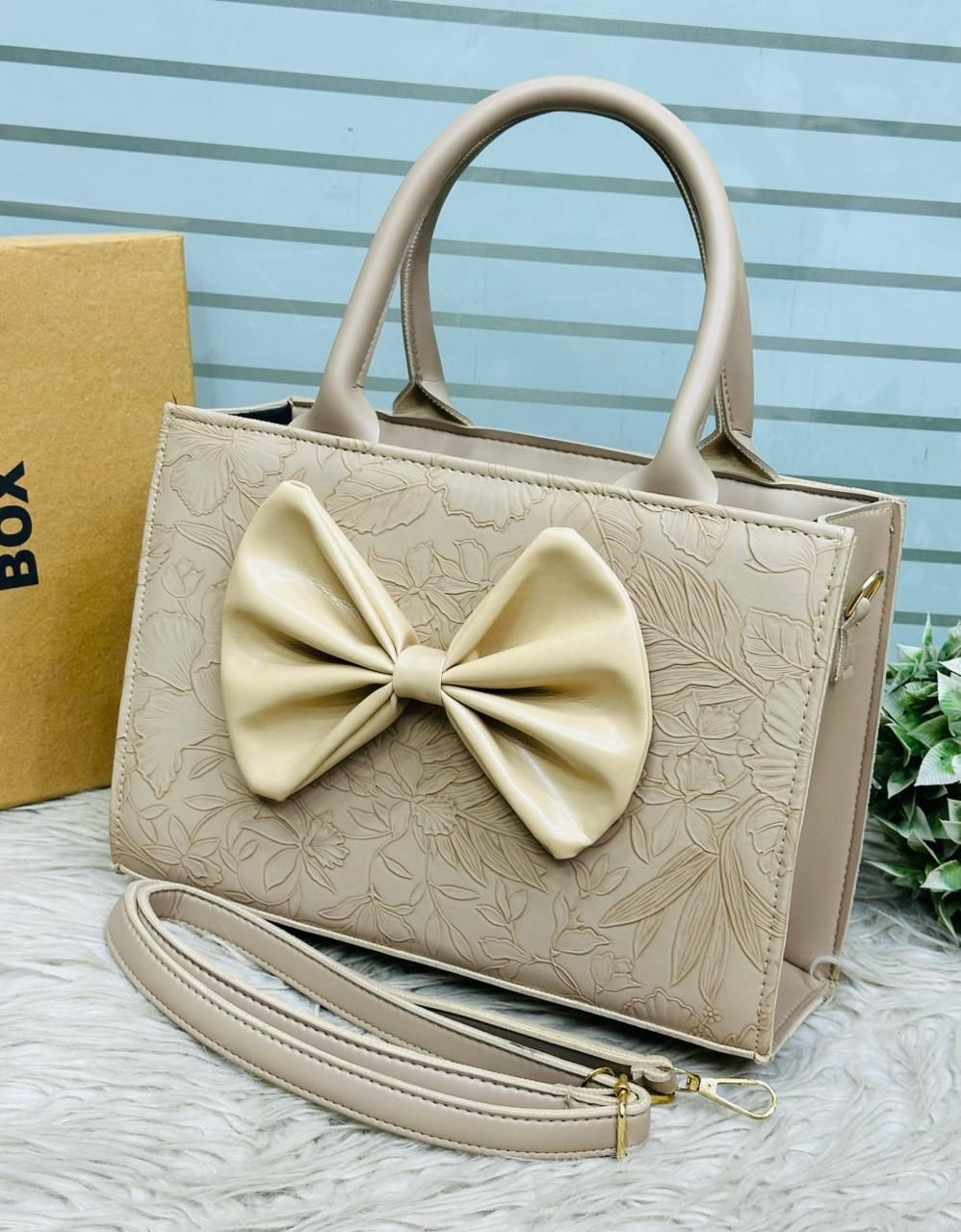 Elegant Ladies Handbag