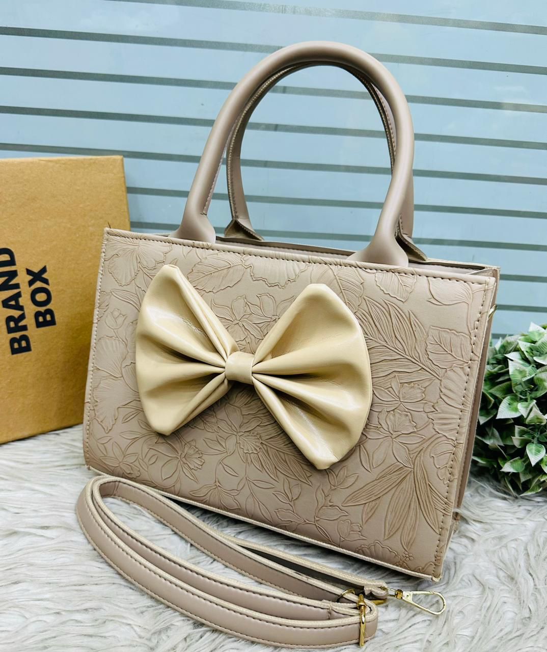Elegant Ladies Handbag